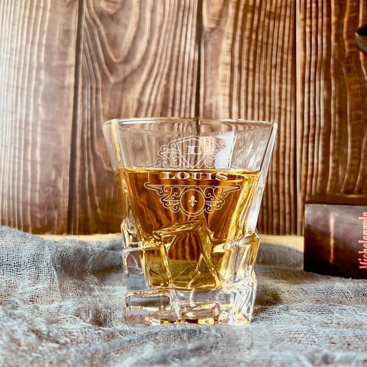 Personalised 950ml Whiskey Decanter Set with 4 Scotch Glasses, Custom Engraved Housewarming, Birthday, Groomsmen Whisky Barware Gift for Him