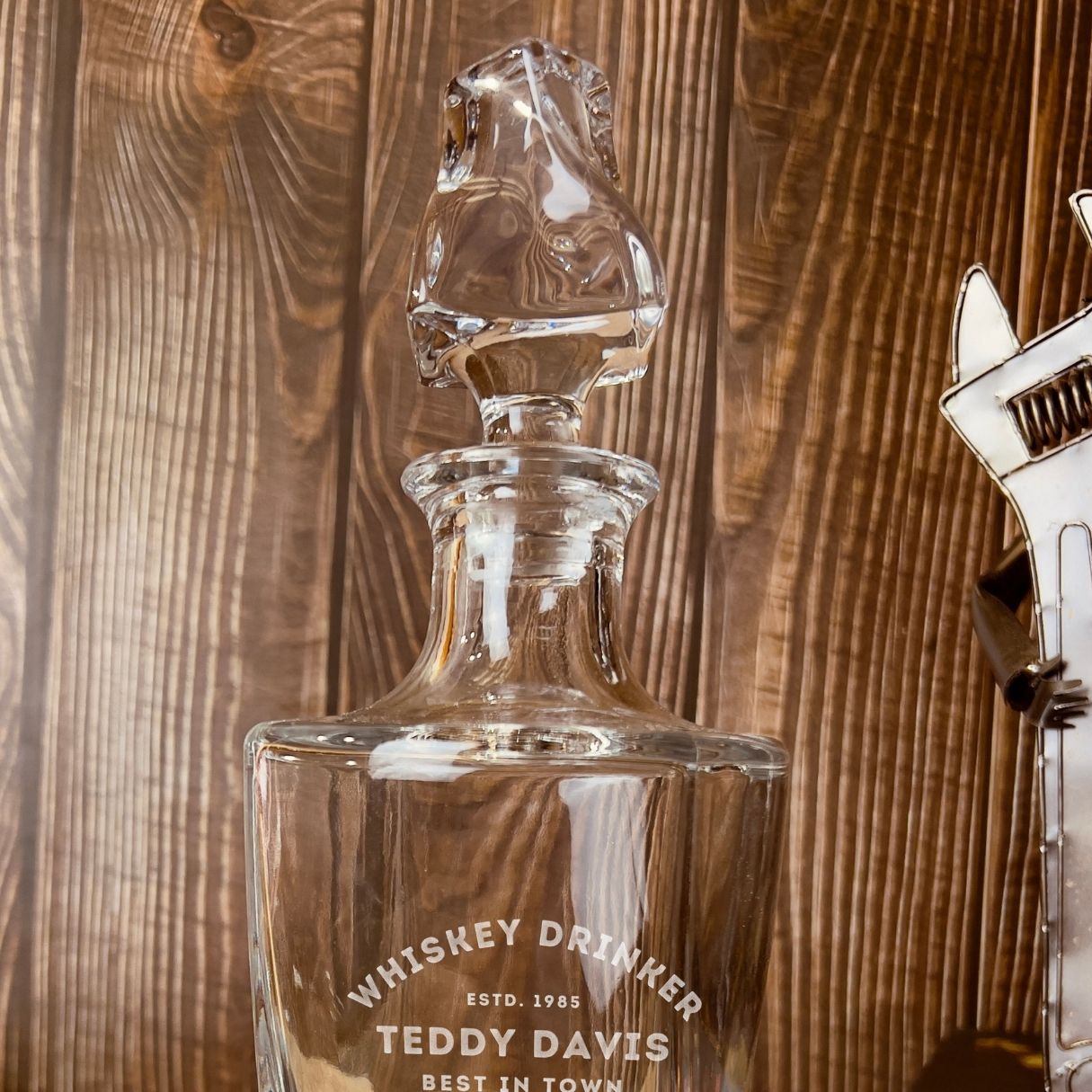 Personalised 800ml Twisted Whiskey Decanter | Custom Engraved Vintage Whisky Carafe, Housewarming, Birthday, Groomsmen Barware Gifts Him/Dad