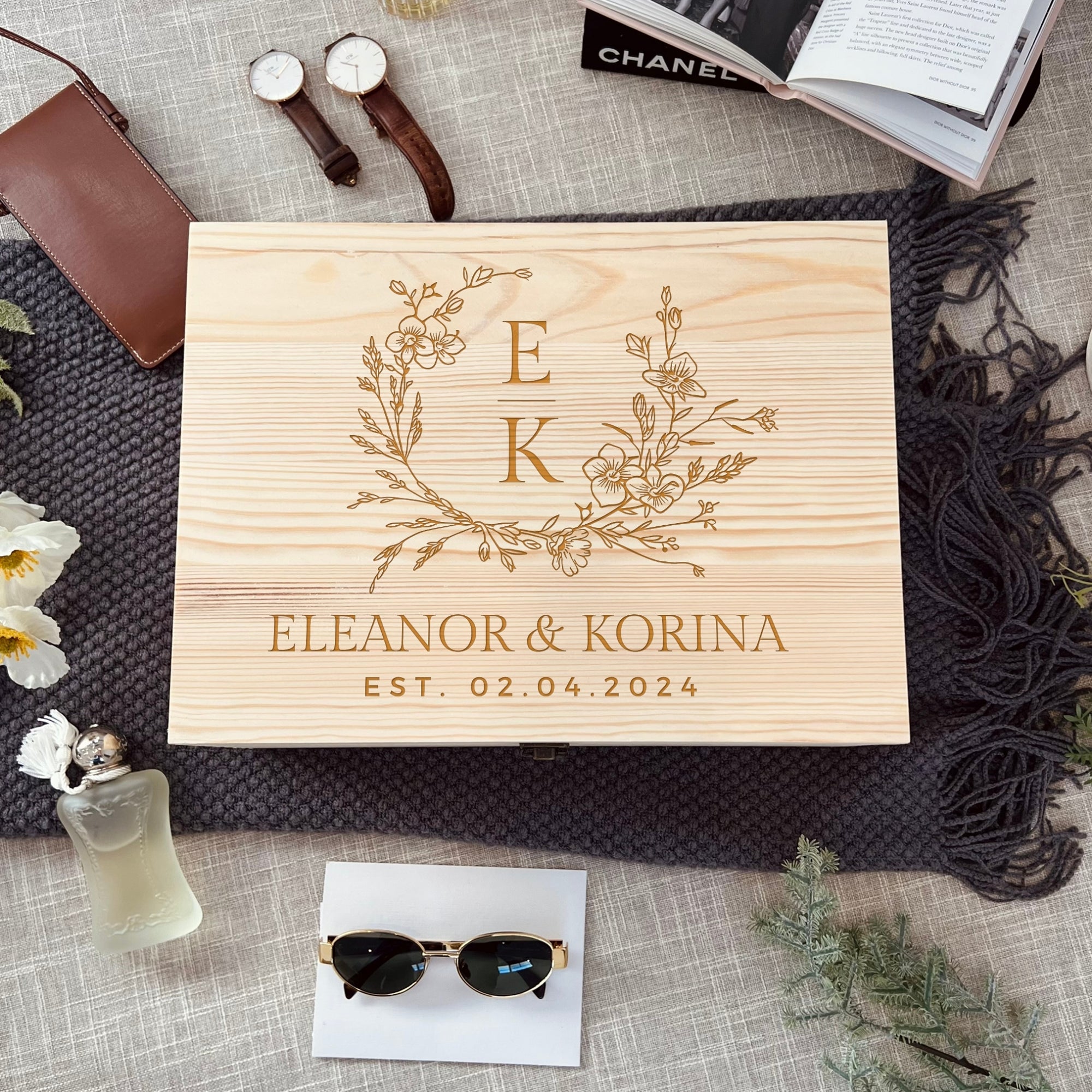 Personalised Couple Names Wedding Wooden Wreath Keepsake Box, Custom Engraved Memory Engagement Treasure Storage, Anniversary Gift