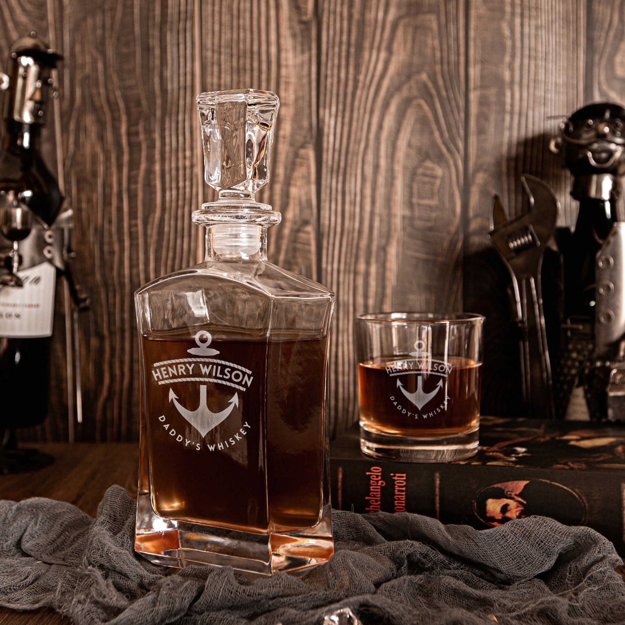 Personalised Flat Whiskey Decanter & 6 Scotch Glasses Box Set , Custom Engraved Whisky Barware, Housewarming, Groomsmen, Dad Birthday Gift