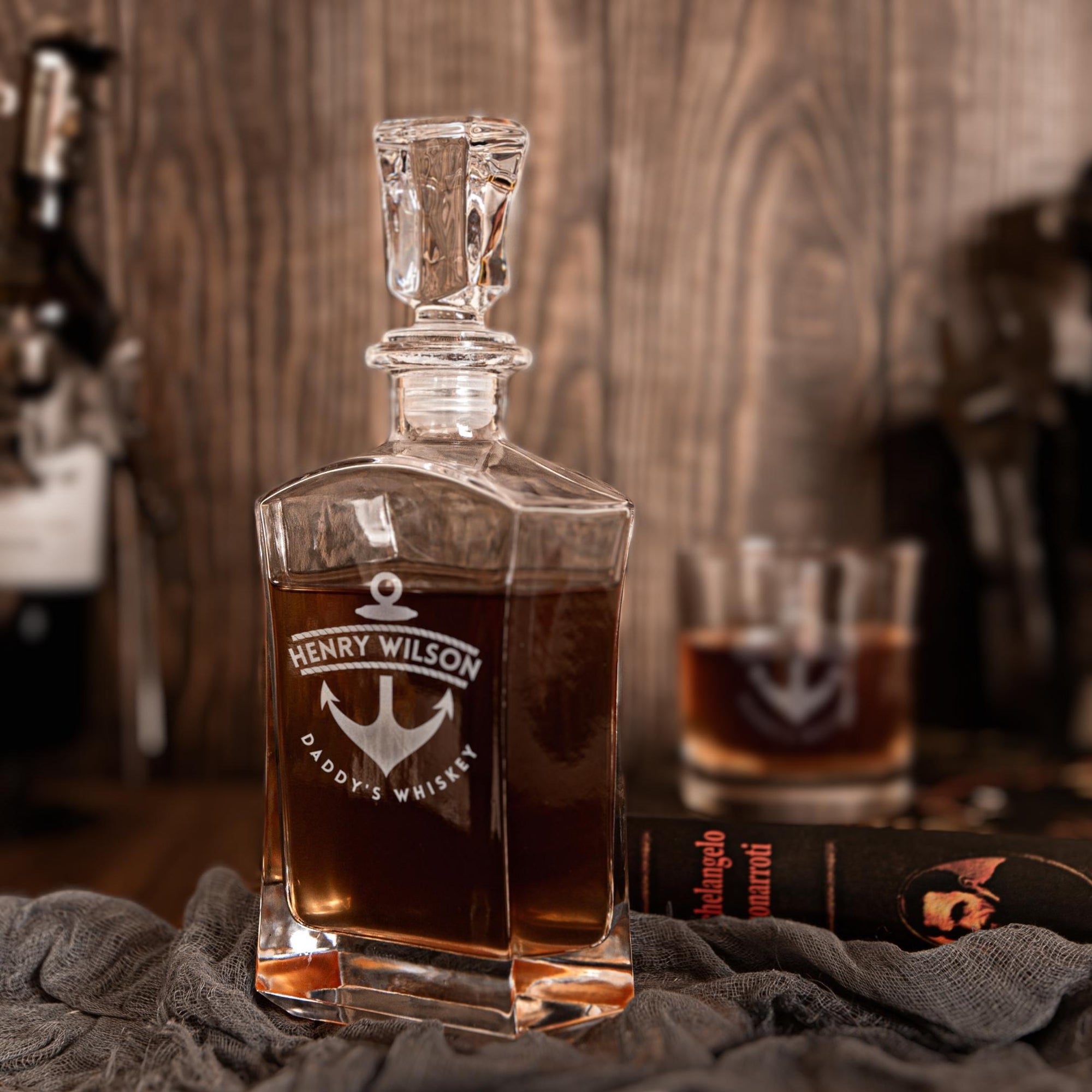 Personalised 680ml Luxury Whiskey Decanter | Custom Engraved Vintage Whisky Carafe, Housewarming, Birthday, Groomsmen Barware Gifts Him/Dad