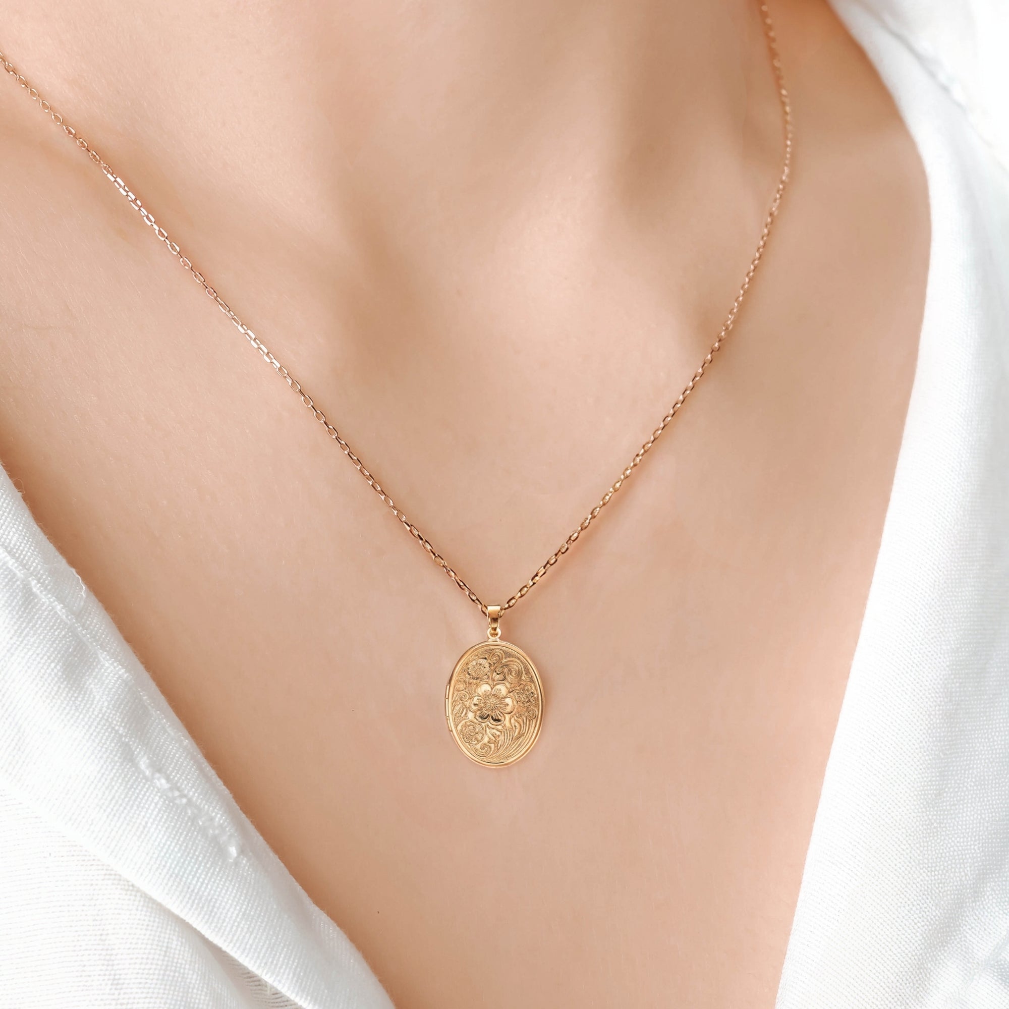 Personalised Photo & Message Oval Locket Necklace, In Loving Memory Bridal Floral Charm, Custom Quotes Pendant, Wedding, Mother's Day Gift