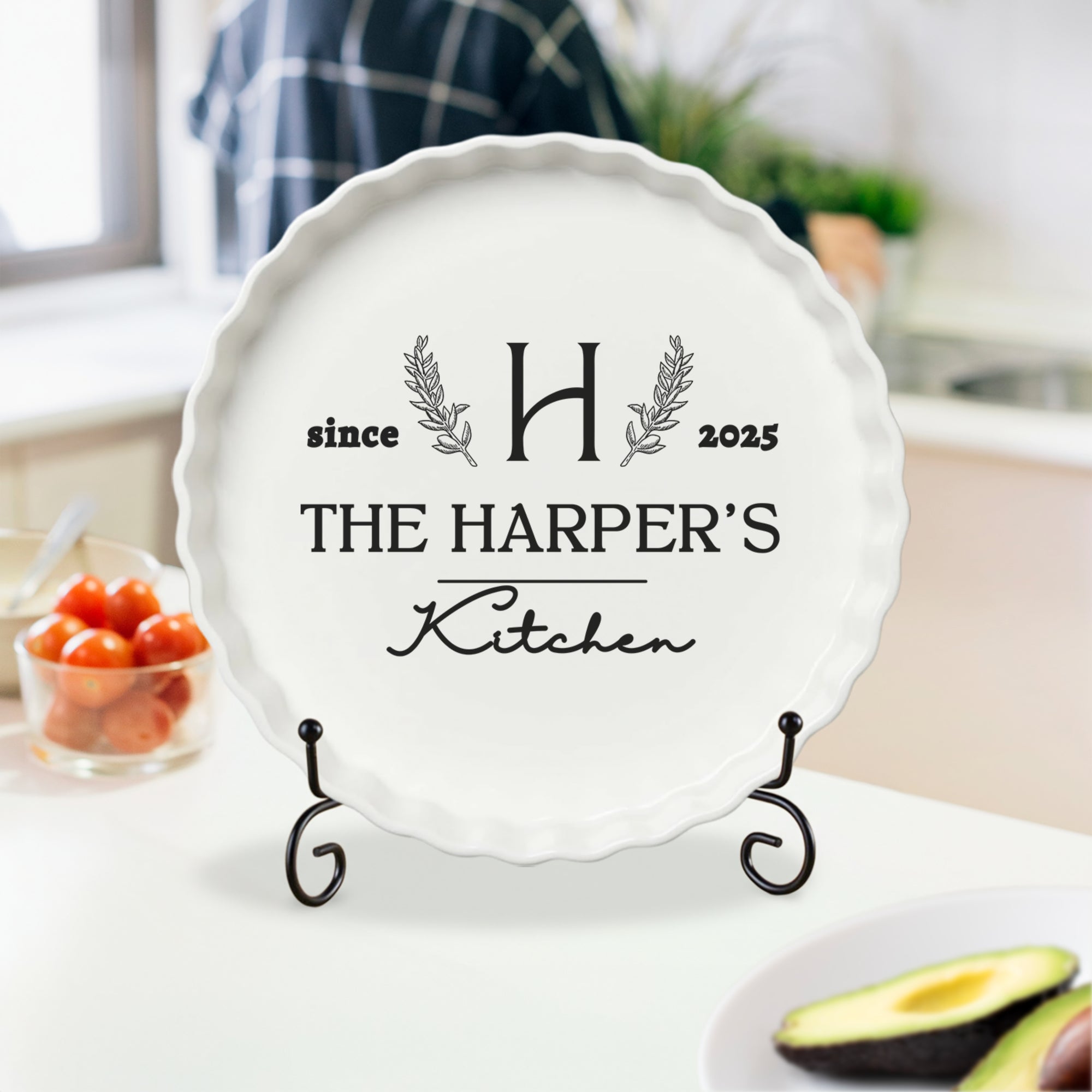 Custom Engraved Round White Porcelain Baking Tray, Personalised Pie Dish Quiches Tart, Kitchen Keepsake, Housewarming Grandma Christmas Gift