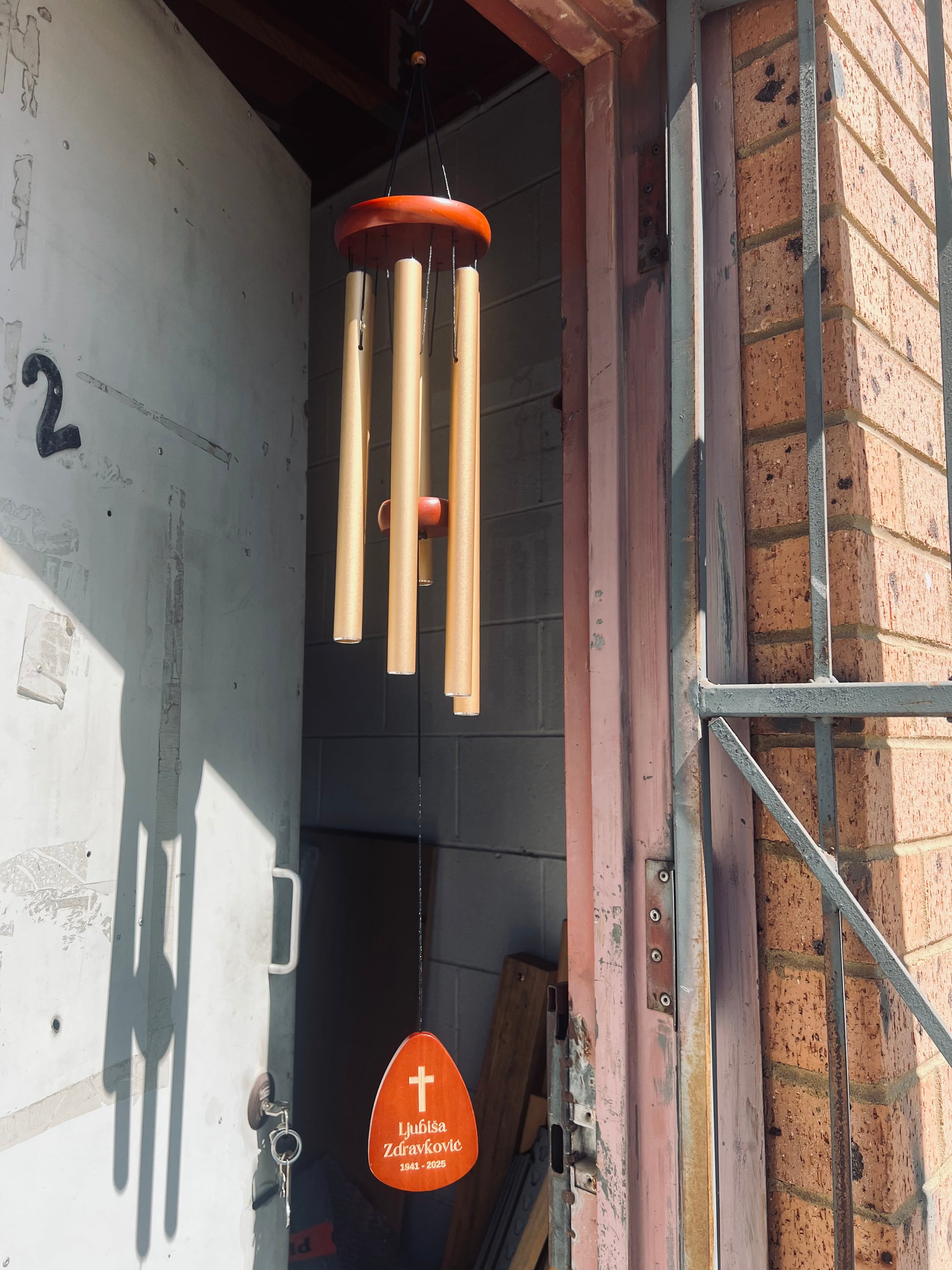 Personalised Memorial Aluminium & Wooden Wind Chimes, Custom Logo Engraved In Loving Memory, Funeral Loss Sympathy Remembrance Keepsake Gift