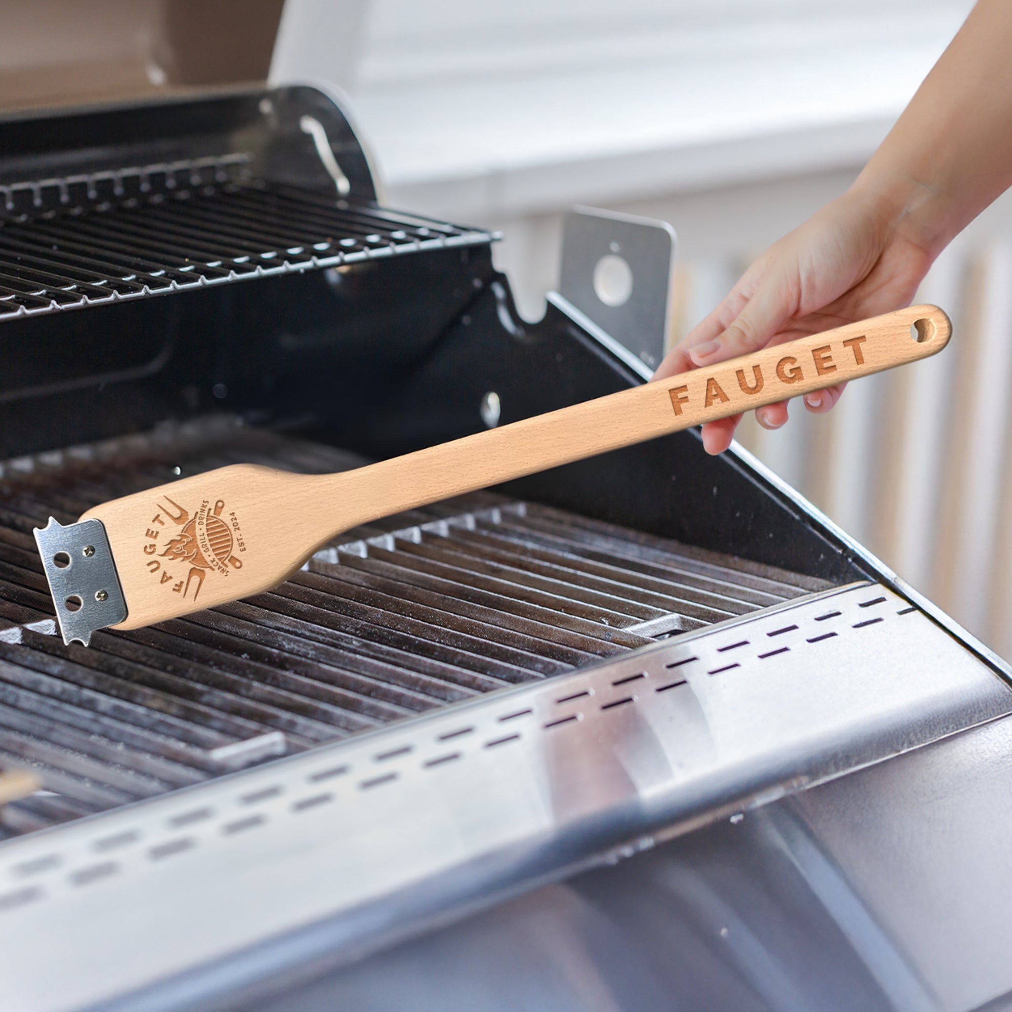 Personalised BBQ Grill Brush Scraper, Custom Engraved Barbecue Cleaning Tool, Kitchen Cooking Utensil, Housewarming, Father, Groomsman Gift