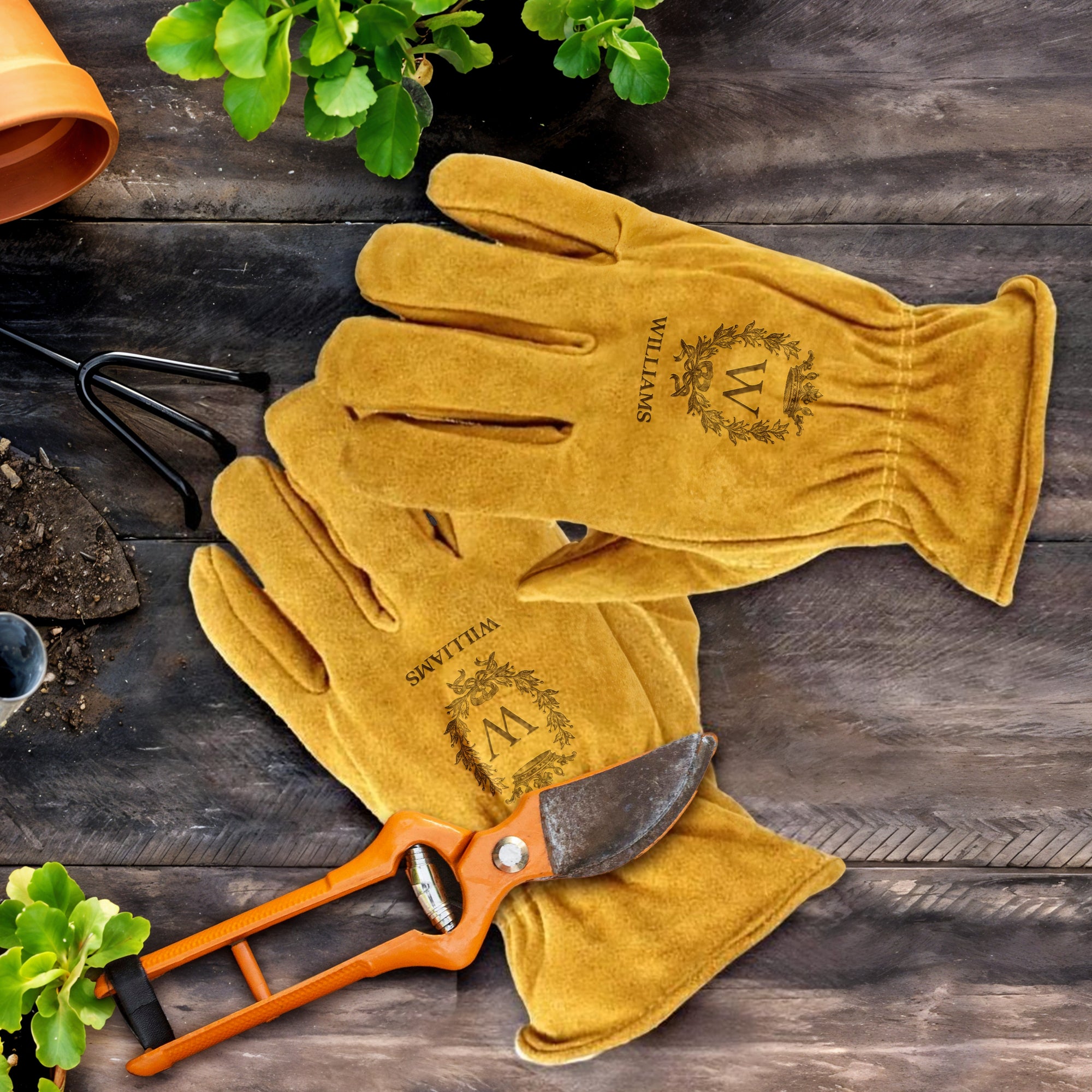 Personalised Genuine Leather Outdoor Wrist Gloves, Custom Engraved Logo Garden, Camping, BBQ, Fireplace Heat Protective Gloves, Mom Dad Gift