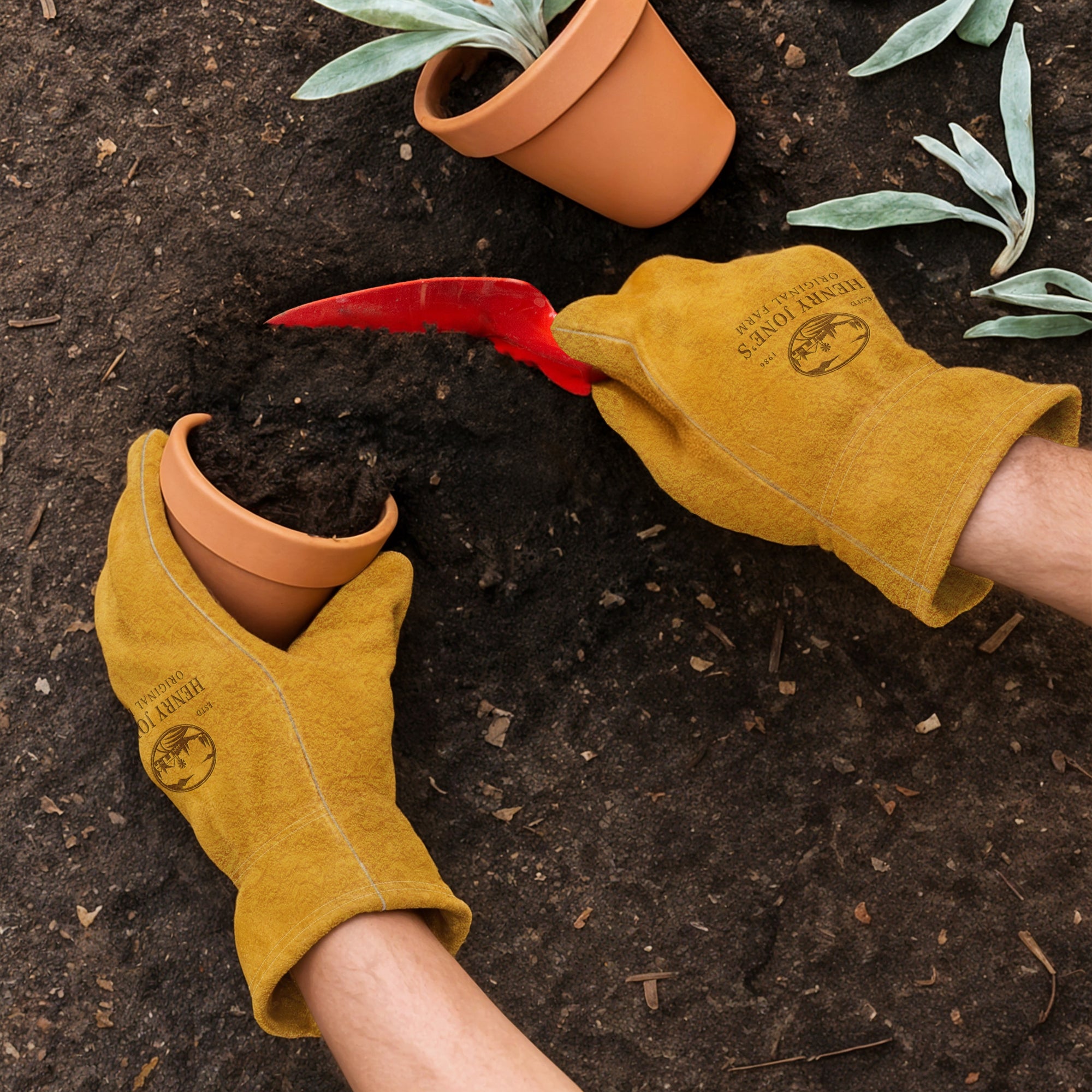 Personalised Genuine Leather Outdoor Wrist Gloves, Custom Engraved Logo Garden, Camping, BBQ, Fireplace Heat Protective Gloves, Mom Dad Gift