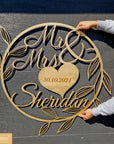 wedding-anniversary-mr&mrs-couple-name-sign-hoop-custom-laser-cut-engraved-round-circle-wooden-party-photo-drop-event-decor