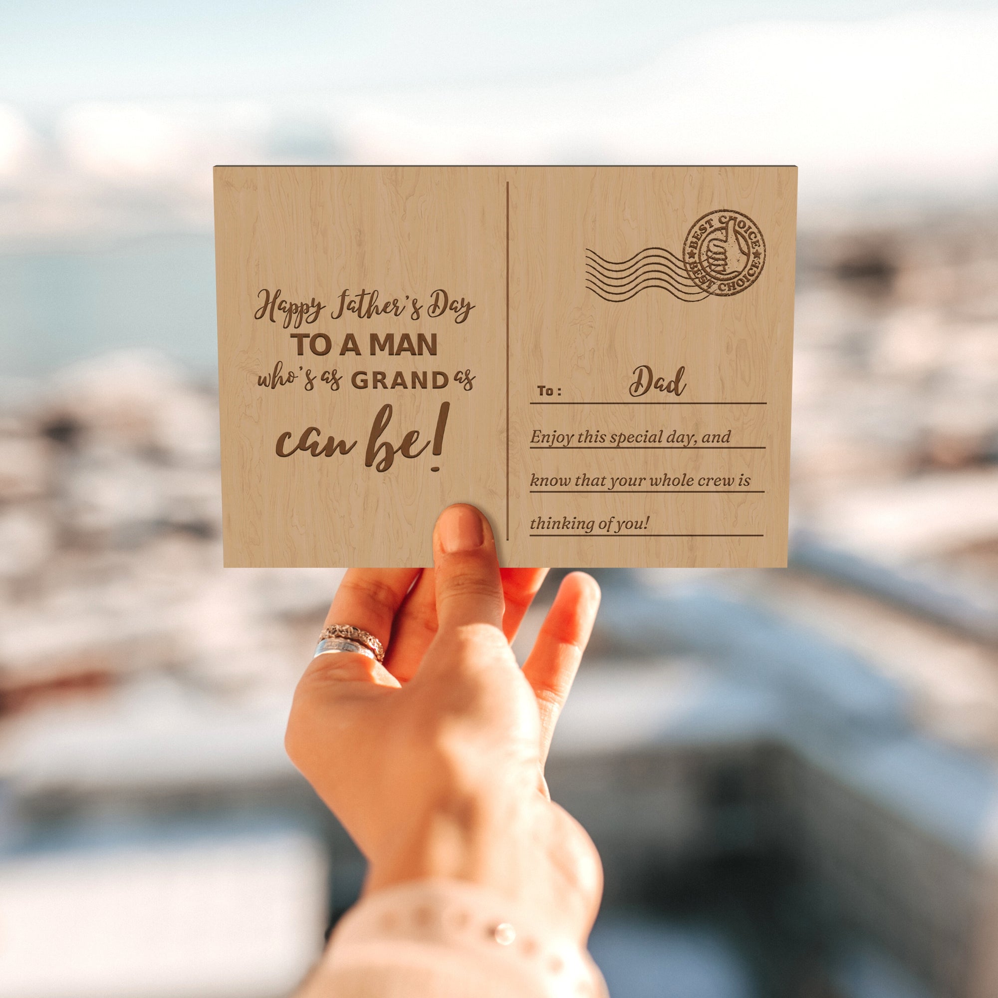 Personalised Wooden Father's Day Postcard, Custom Engraved Timber Celebrate Message & Name Post Card with Display Stand, Wood Carved Keepsake Gift Card for Dad, Grandpa, Him