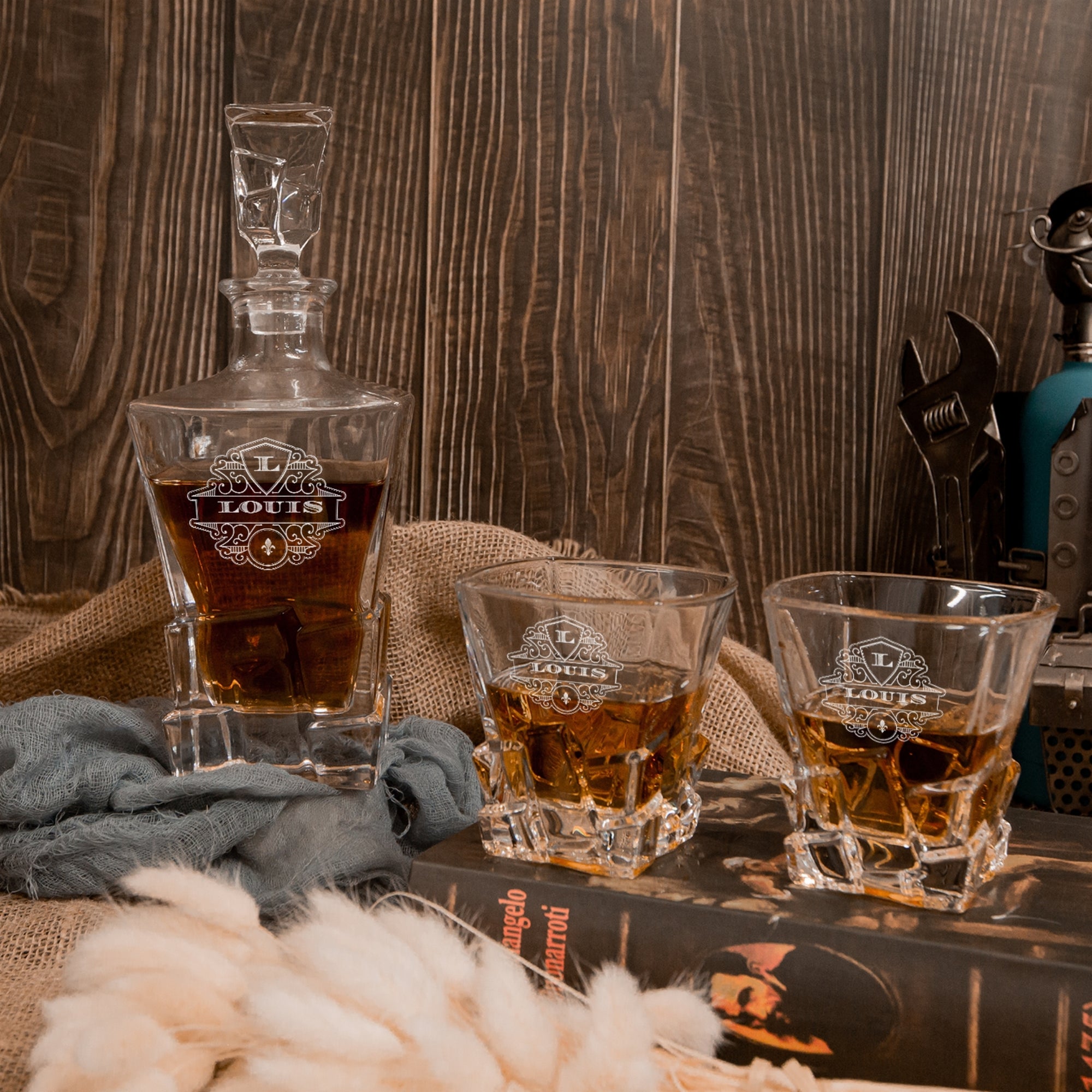 Personalised Square Cut Whiskey Decanter &amp; 6 Scotch Glasses Box Set , Custom Engraved Logo Barware, Housewarming Groomsmen Dad Birthday Gift