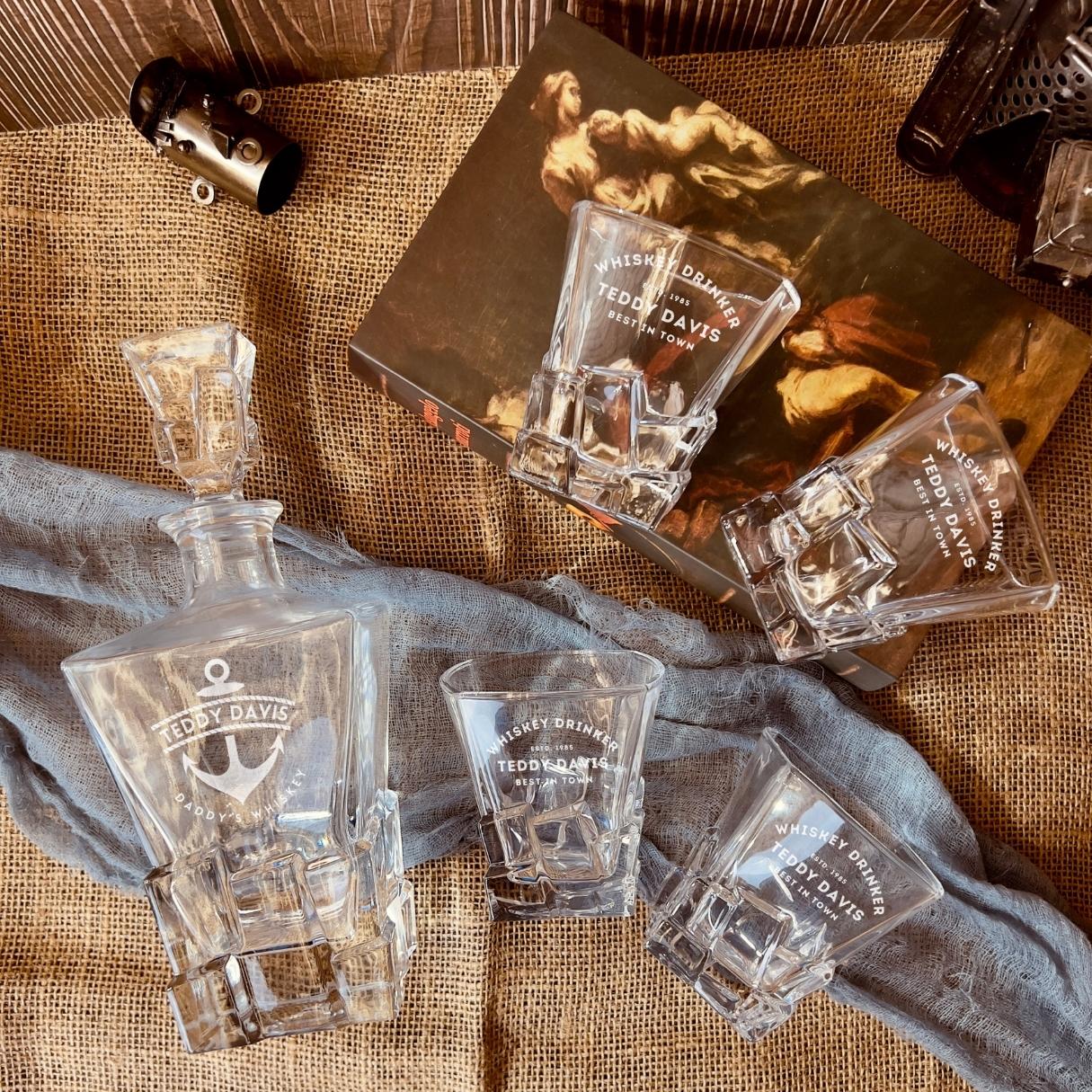 Personalised 950ml Whiskey Decanter Set with 4 Scotch Glasses, Custom Engraved Housewarming, Birthday, Groomsmen Whisky Barware Gift for Him