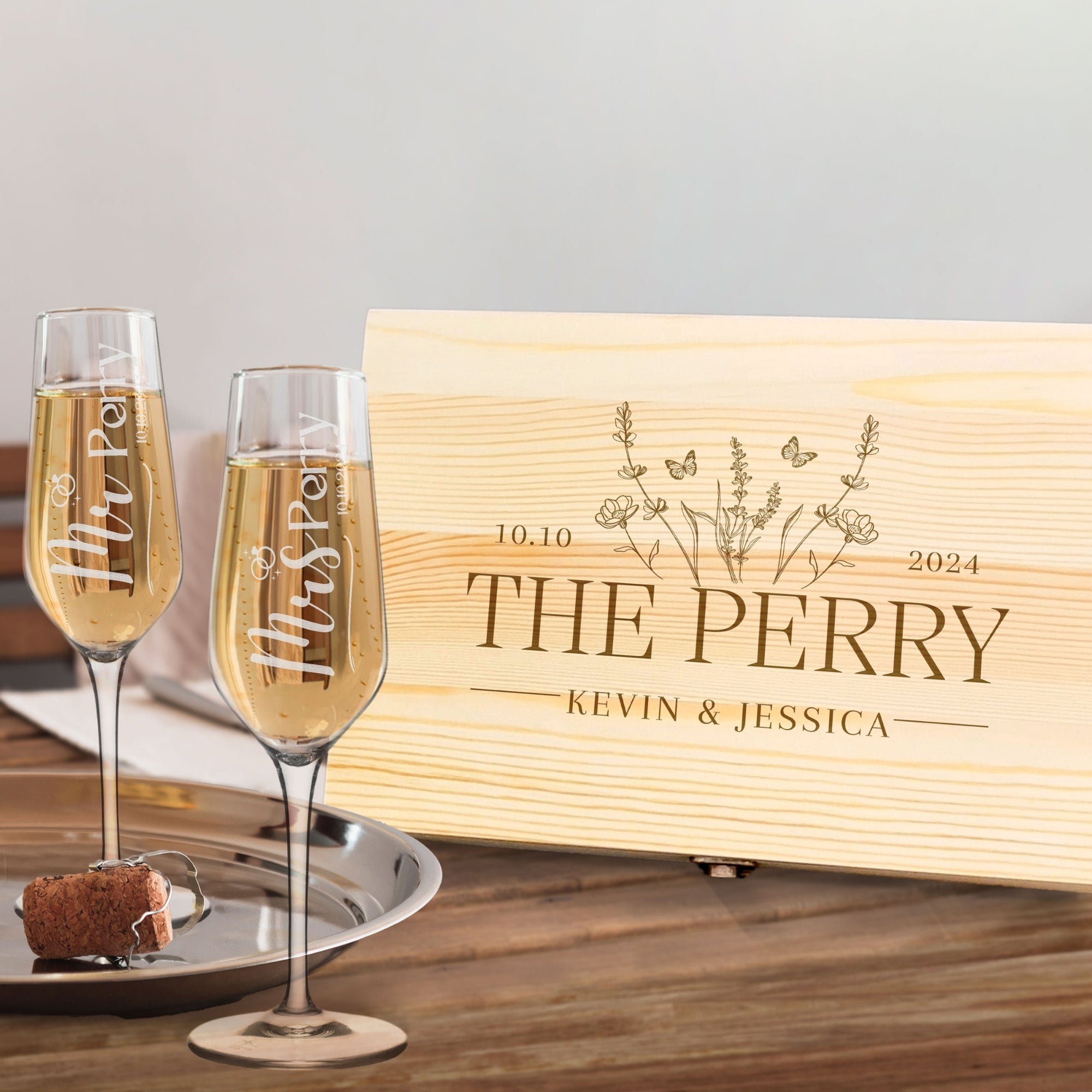 Personalised Pair of Crystal Toasting Flutes in Custom Engraved Wooden Box, Couple Champagne Glasses Set Valentines Anniversary Wedding Gift