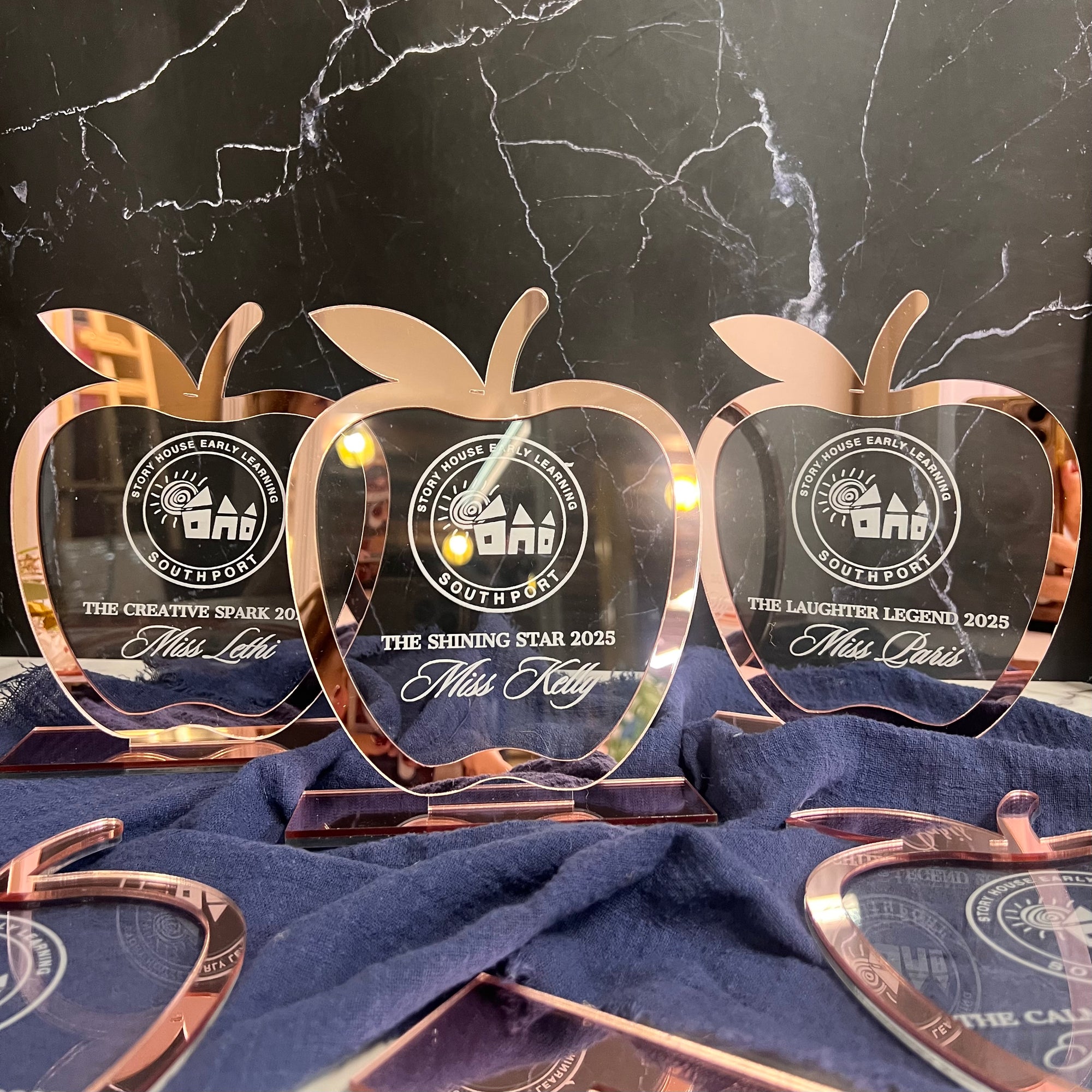 Personalised Apple Award Plaque/ Custom 3D Engraved Acrylic School Graduate Teacher Trophy, Sport Coach, Mentor Keepsake Xmas Corporate Gift