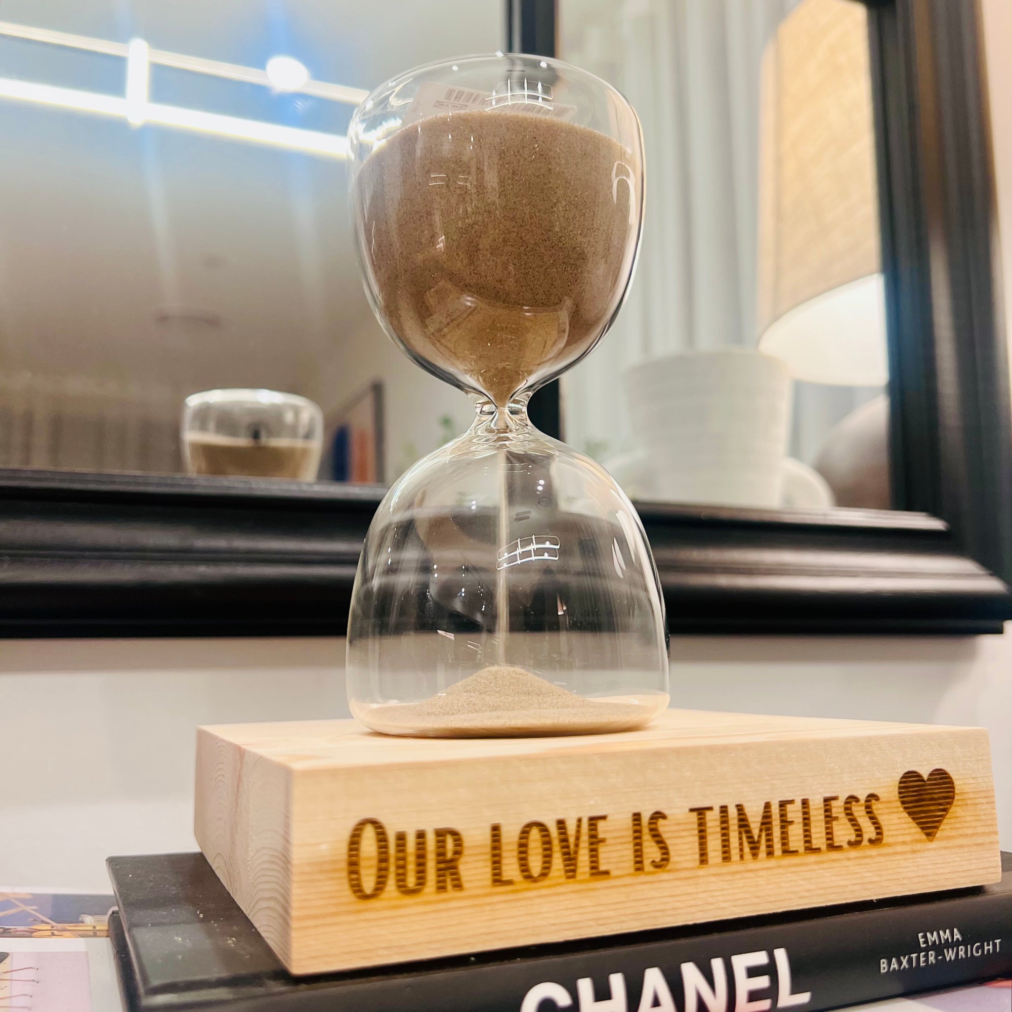 Personalised Glass Hourglass Timer &amp; Wooden Base, Custom Engraved Sand Art Display Decor, Office Accessories, Anniversary Housewarming Gift
