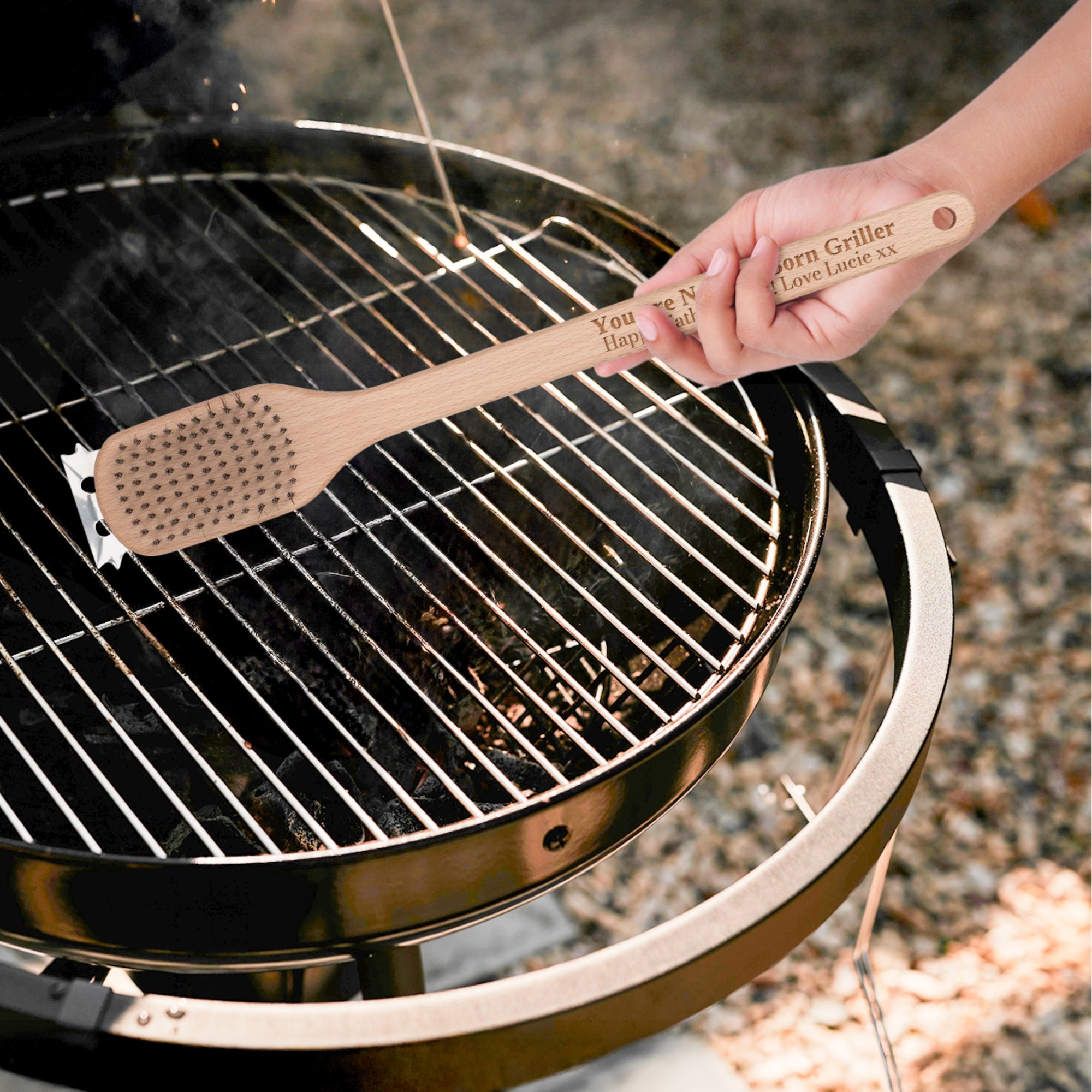 Personalised BBQ Grill Brush Scraper, Custom Engraved Barbecue Cleaning Tool, Kitchen Cooking Utensil, Housewarming, Father, Groomsman Gift
