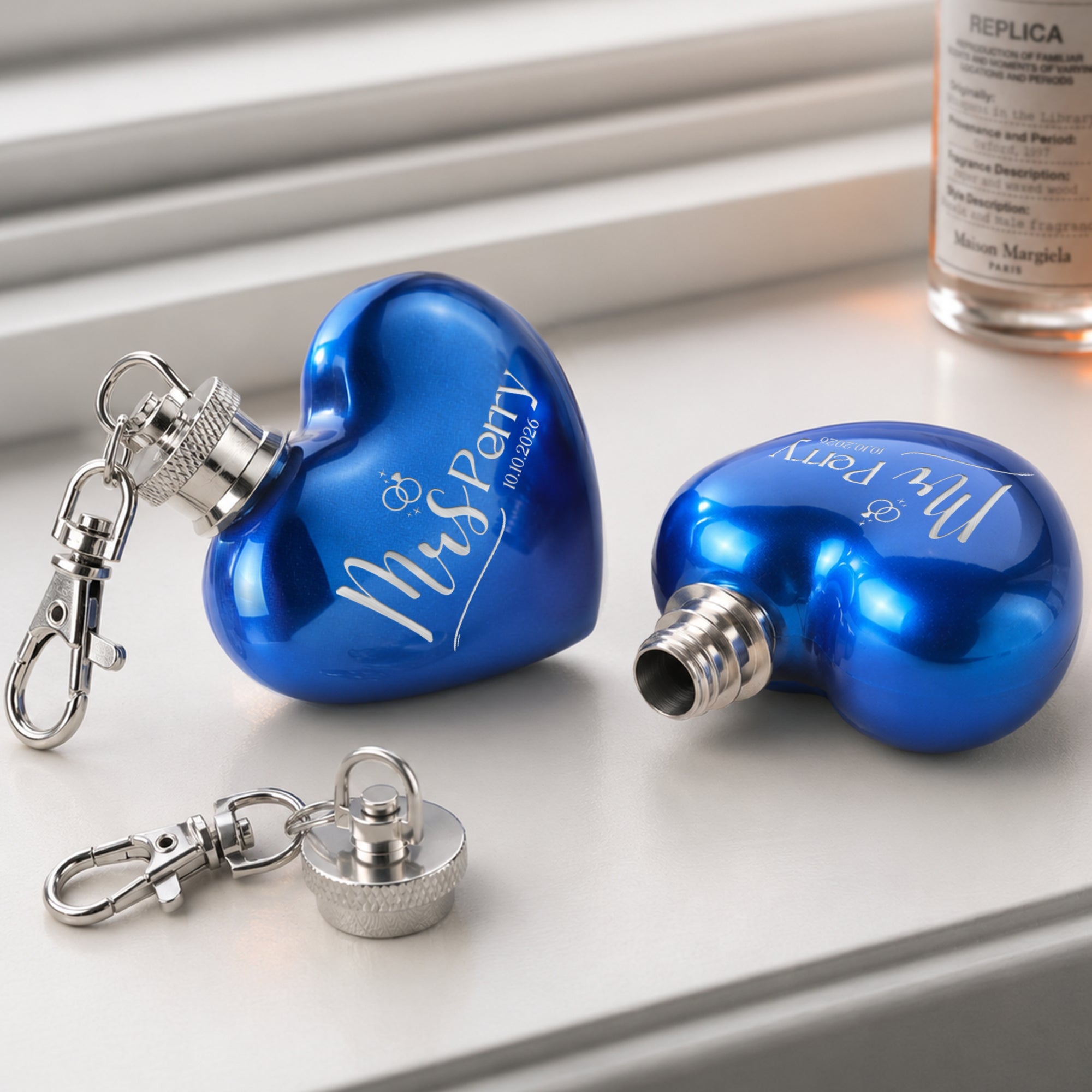 Heart mini hip flask keyring with keyring clasp wedding favour gift