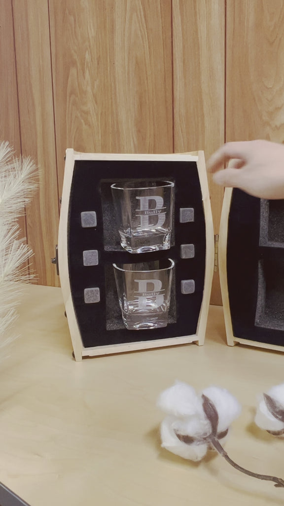 Personalised Wooden Barrel Whiskey Gift Box, 2 Scotch Glasses, 6 Ice Stones | Custom Engraved Groomsmen Proposal, Wedding Whisky Best Man, Officiant, Dad Bar Gift Set