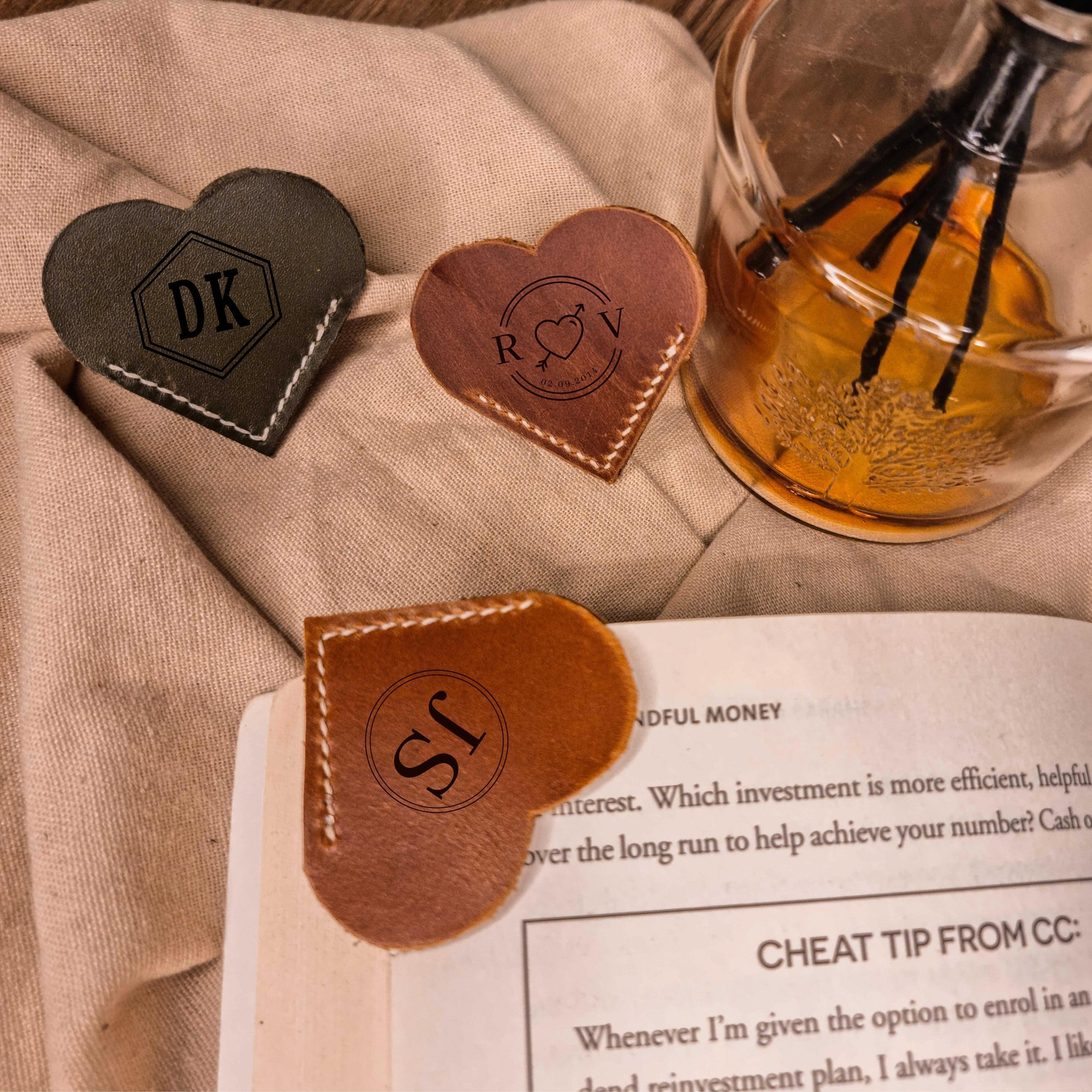 Personalised Cowhide Leather Round Heart Bookmark/ Monogram Custom Laser Engraved/ Gift for Him &amp; Her/ Father/ Birthday/ Mum/ Book Lovers