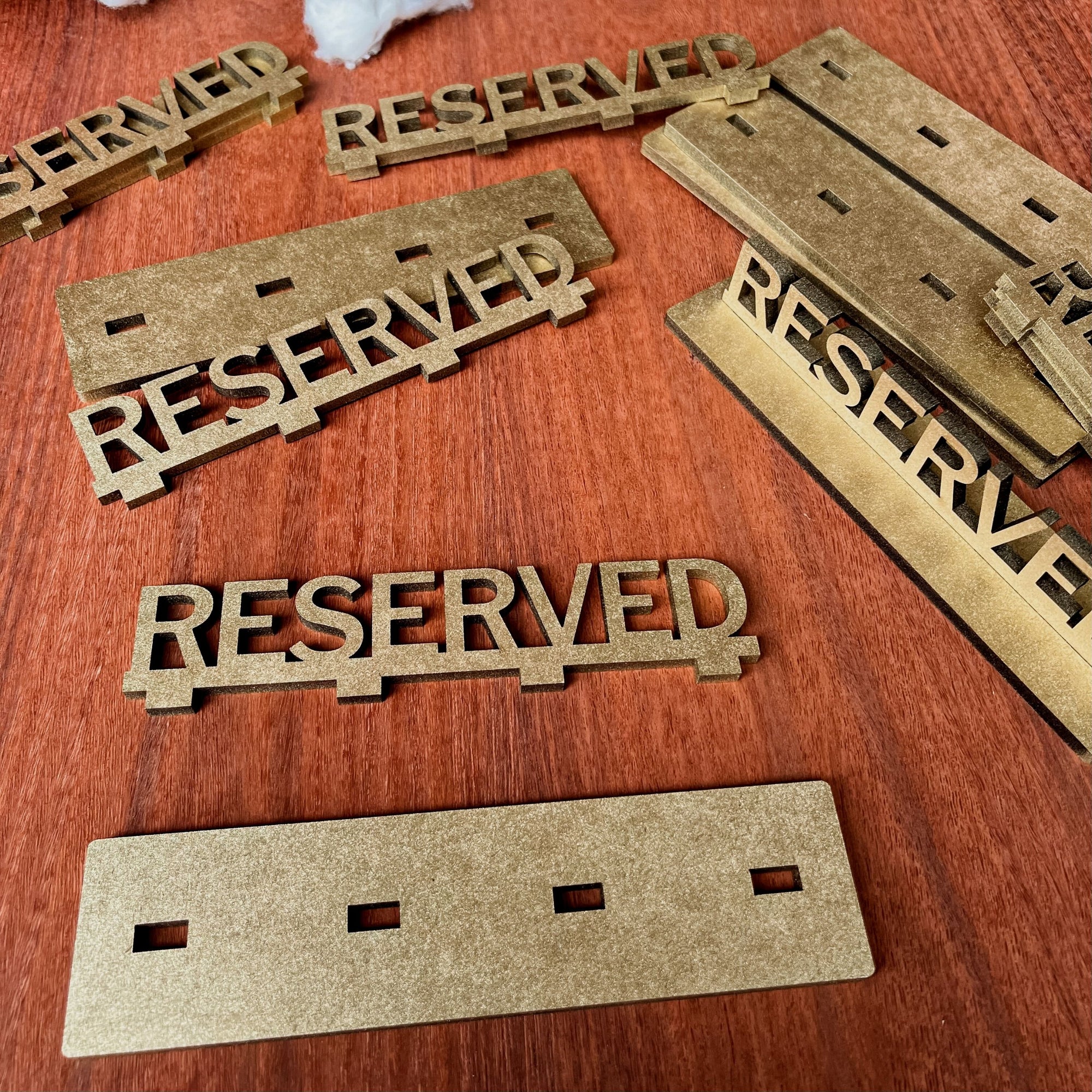 Custom Wooden/ Mirror Acrylic Wedding Wreath Table Numbers, Rustic/ Vintage Reserved Table/ Seating Name Sign for Restaurant, Wedding &amp; Dinner, Event Party Decor