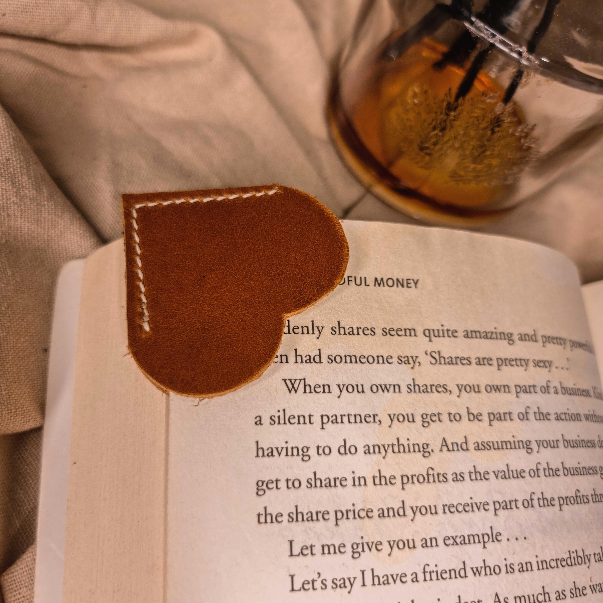Personalised Cowhide Leather Round Heart Bookmark/ Monogram Custom Laser Engraved/ Gift for Him & Her/ Father/ Birthday/ Mum/ Book Lovers