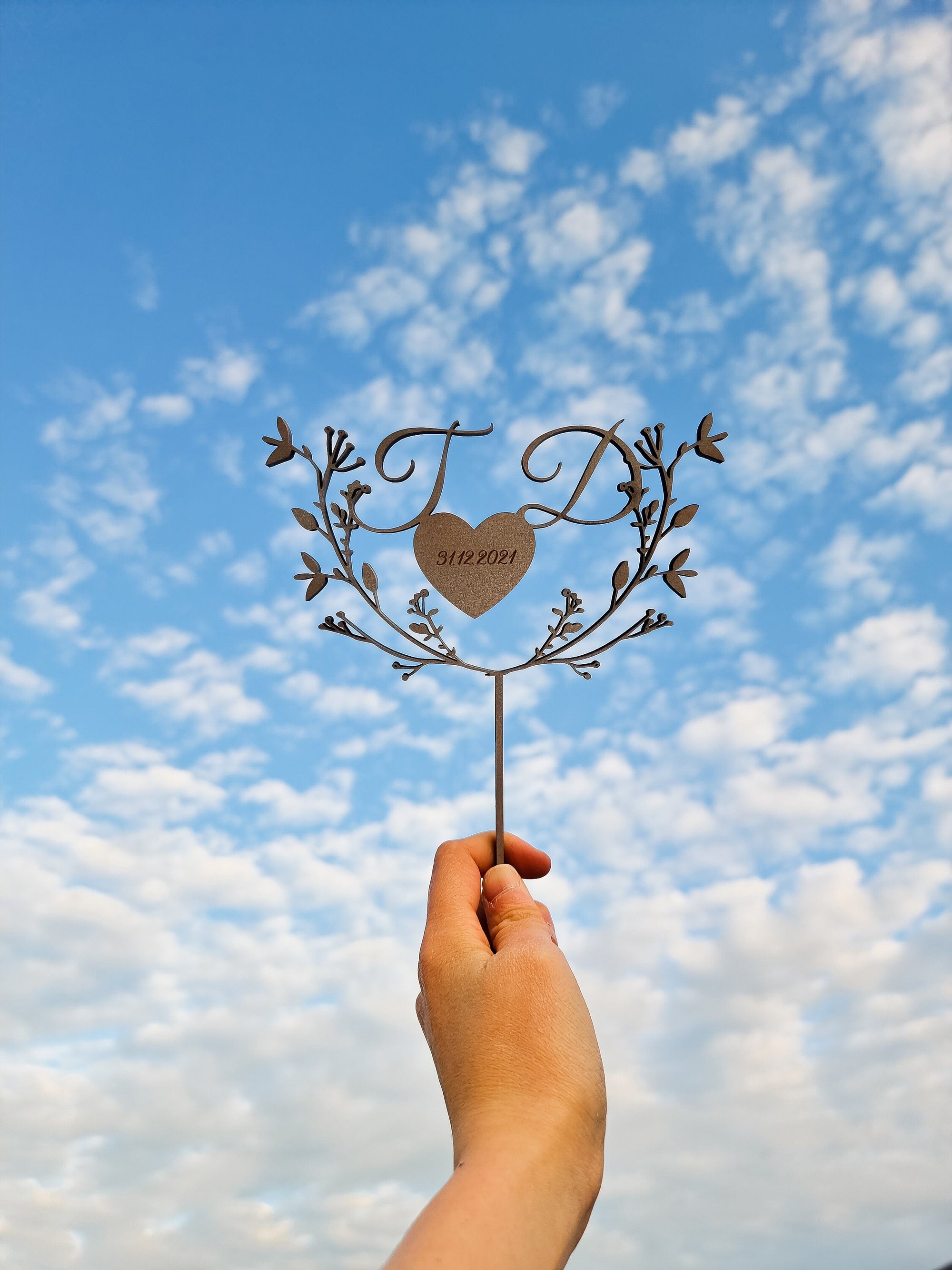 Custom Name &amp; Engraved Date - Heart Leaf Cake Topper